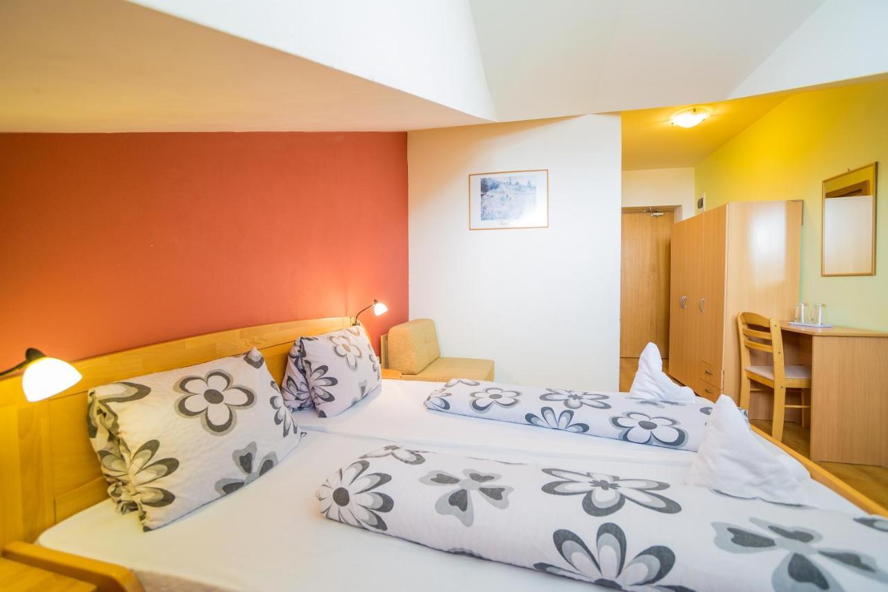 Hotel Euforia โนวาเลสนา ภายนอก รูปภาพ
